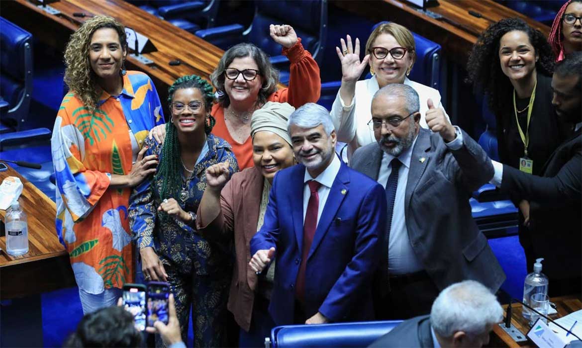 Senado aprova projeto que renova cotas raciais